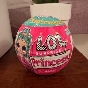 L.O.L. Surprise! Princess Tots, LOL SURPRISE Make a Princess Dress